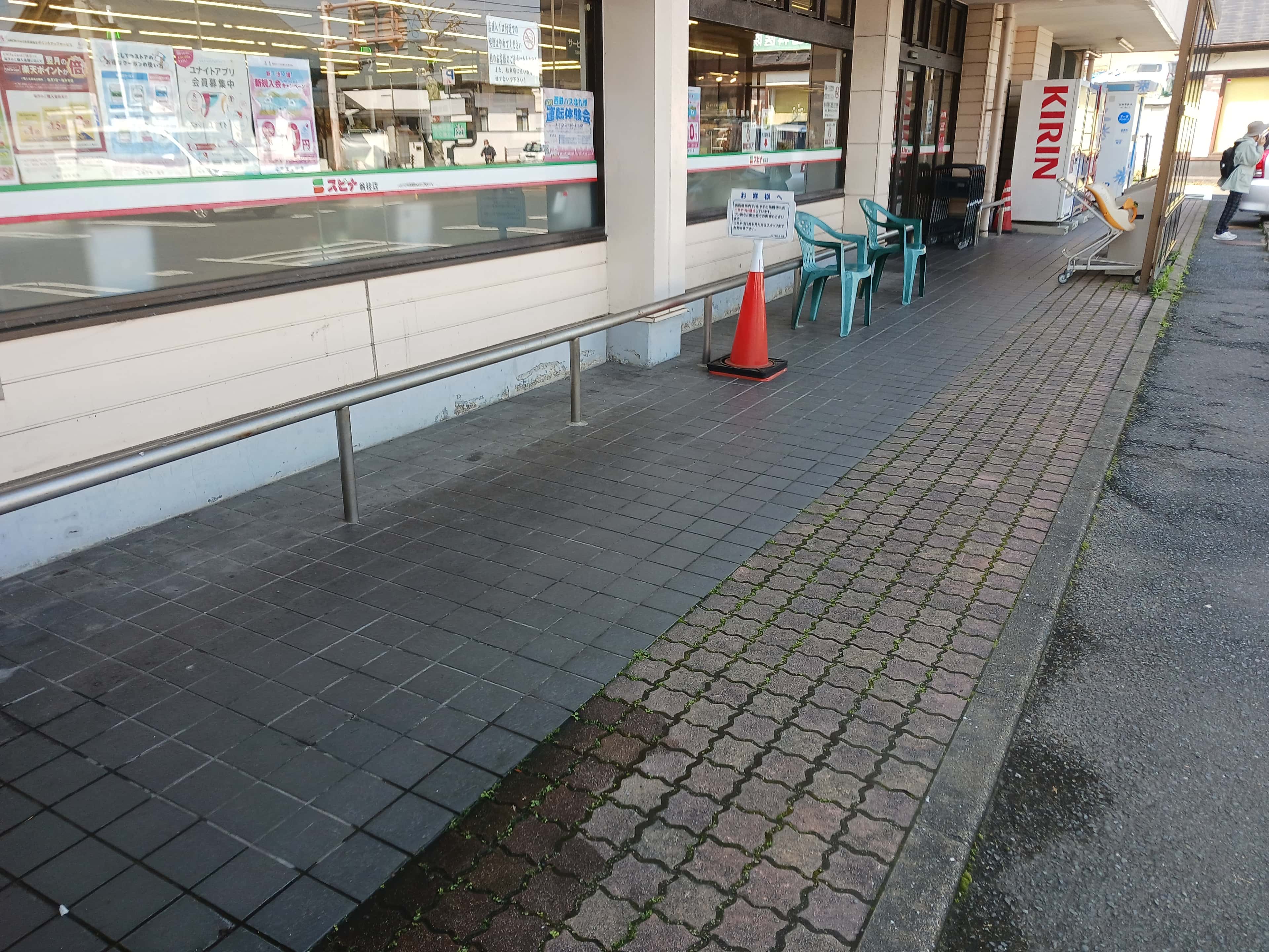 店舗前通路 販促プロモーションや物販に最適なスーパー屋外催事イベントスペース