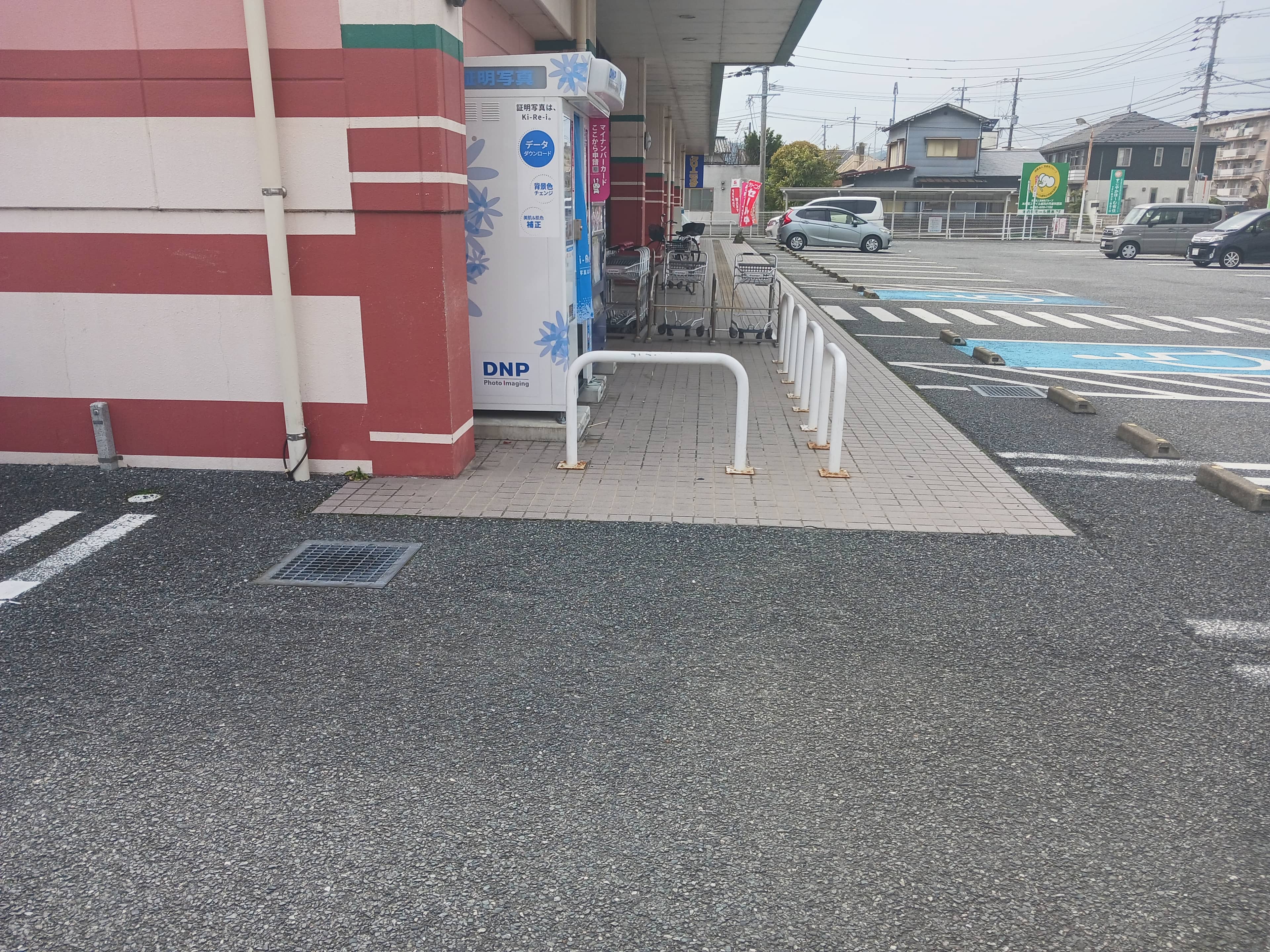 駐車場スペース(店内入口横) 販促プロモーションやキッチンカー出店に最適なスーパー屋外催事イベントスペース