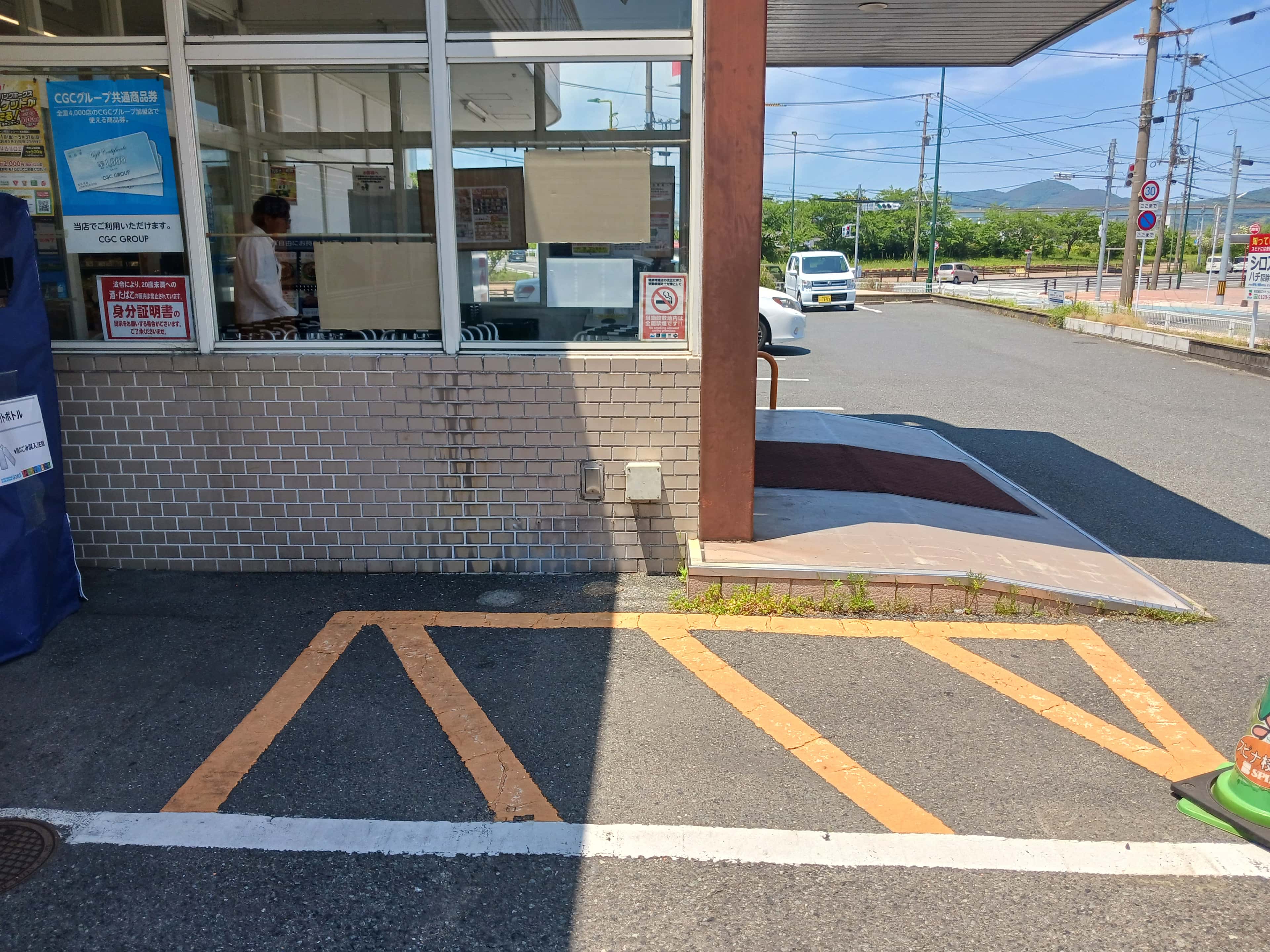 駐車場端 販促プロモーションや物販に最適なスーパー屋外催事イベントスペース