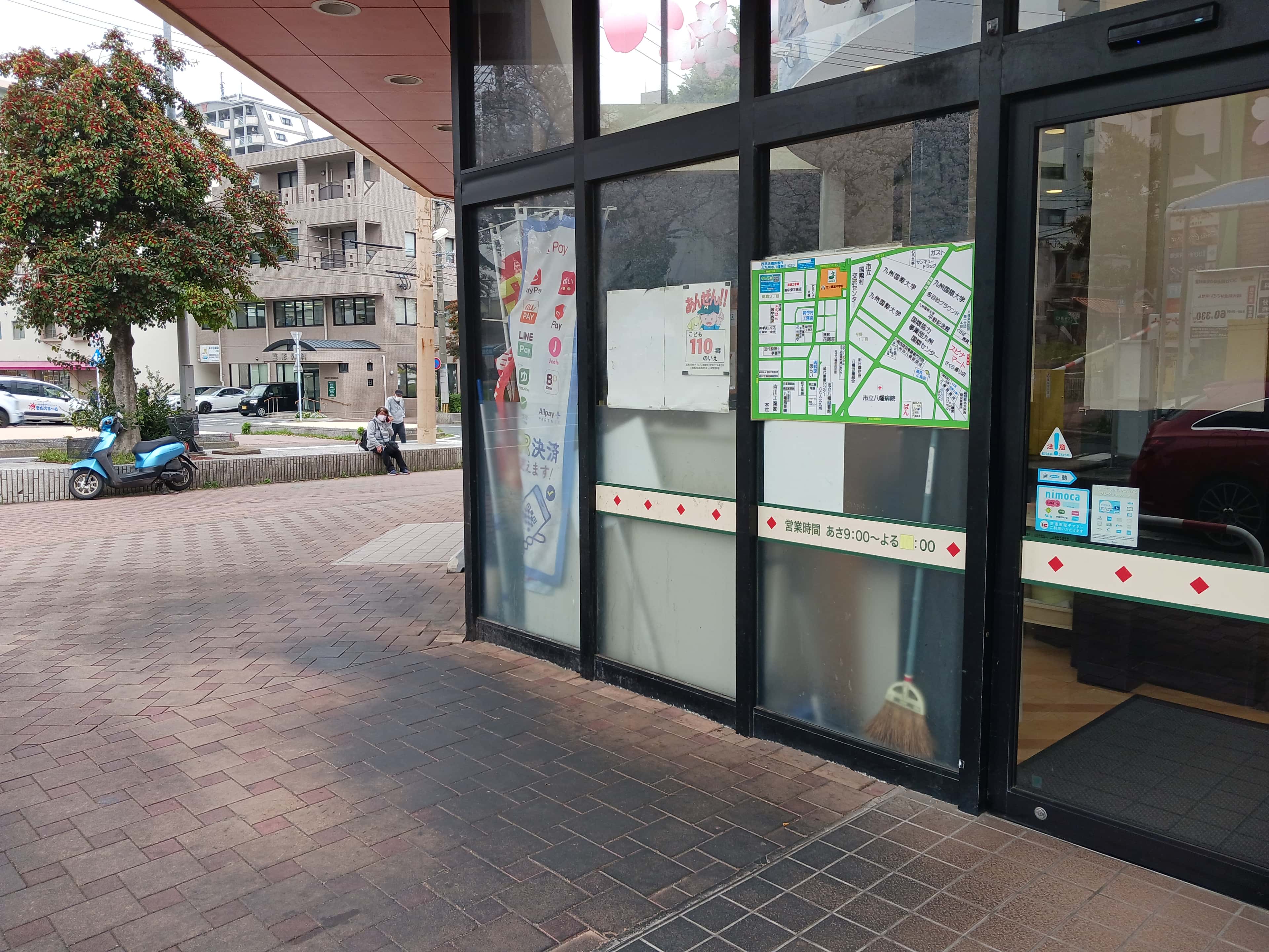 店舗入口 販促プロモーションや物販に最適なスーパー屋外催事イベントスペース