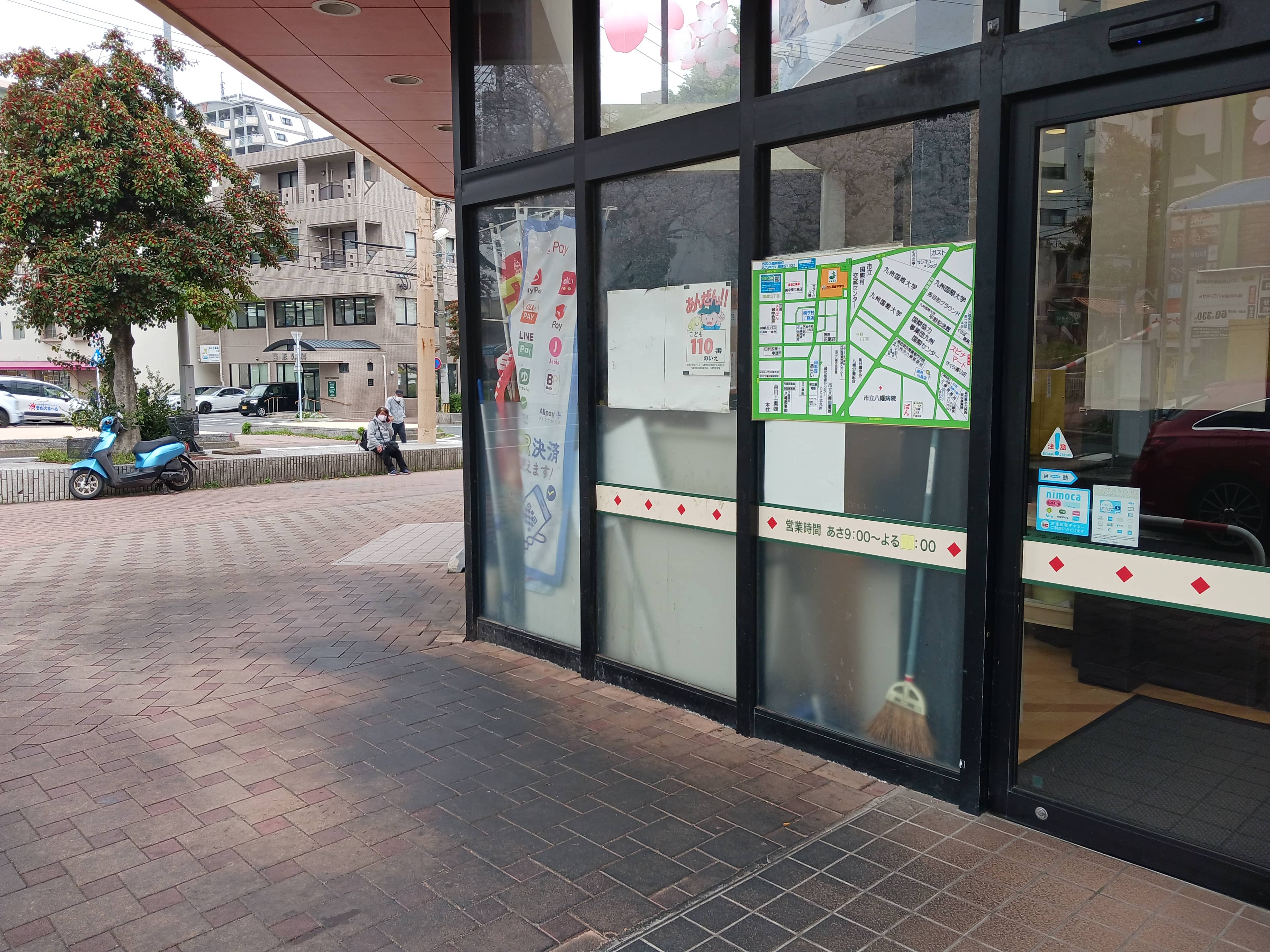 店舗入口 販促プロモーションや物販に最適なスーパー屋外催事イベントスペース