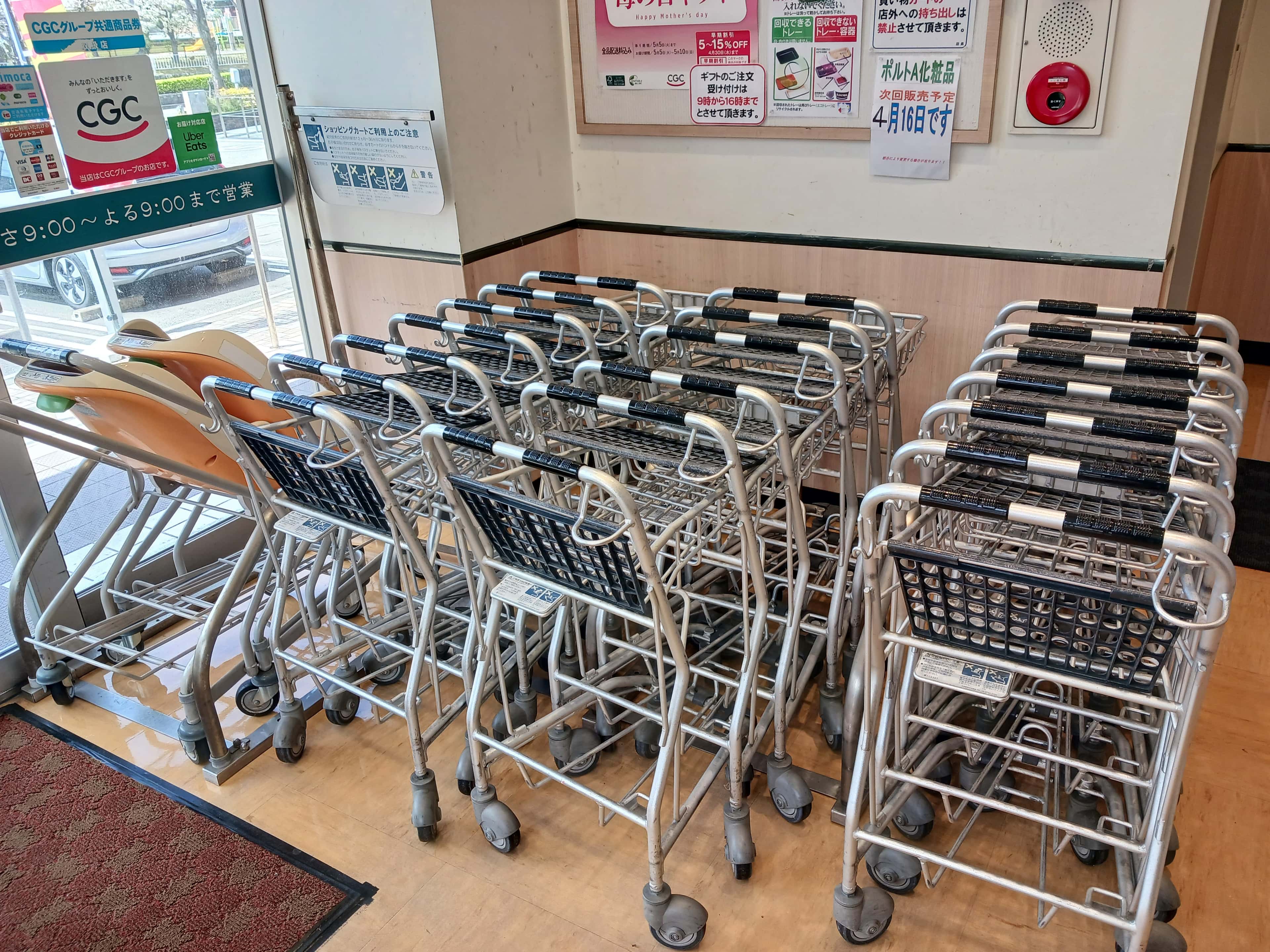 店舗入口風除室 販促プロモーションや物販に最適なスーパー店内催事イベントスペース