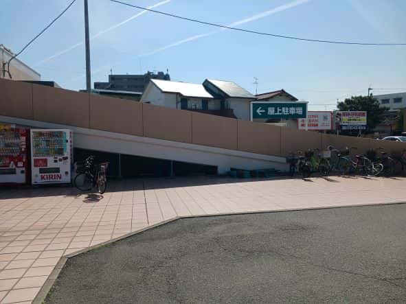 スロープ横 販促プロモーションや物販に最適なスーパー屋外催事イベントスペース