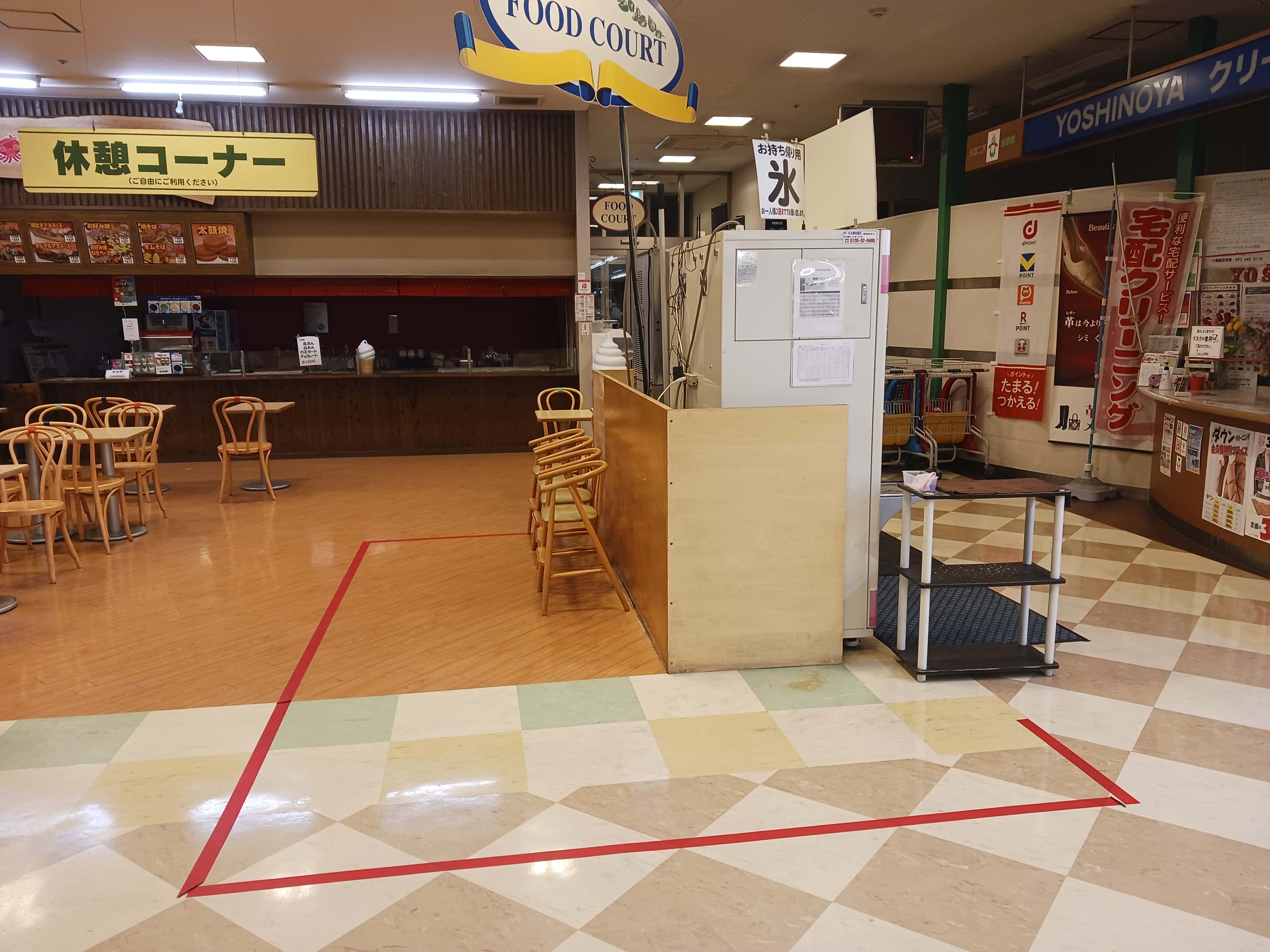 イートインコーナー前 販促プロモーションや物販に最適なスーパー店内催事イベントスペース