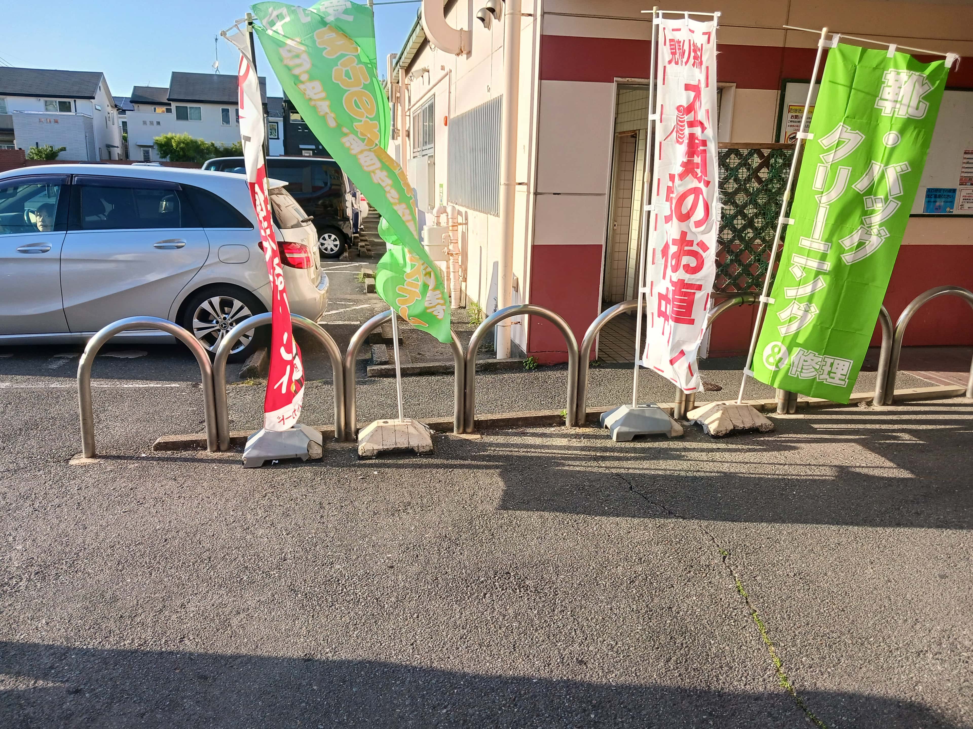 駐車場側出入口 販促プロモーションやキッチンカー出店に最適なスーパー屋外催事イベントスペース